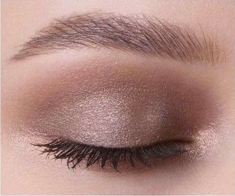El retorno de la sombra de ojos monocolor