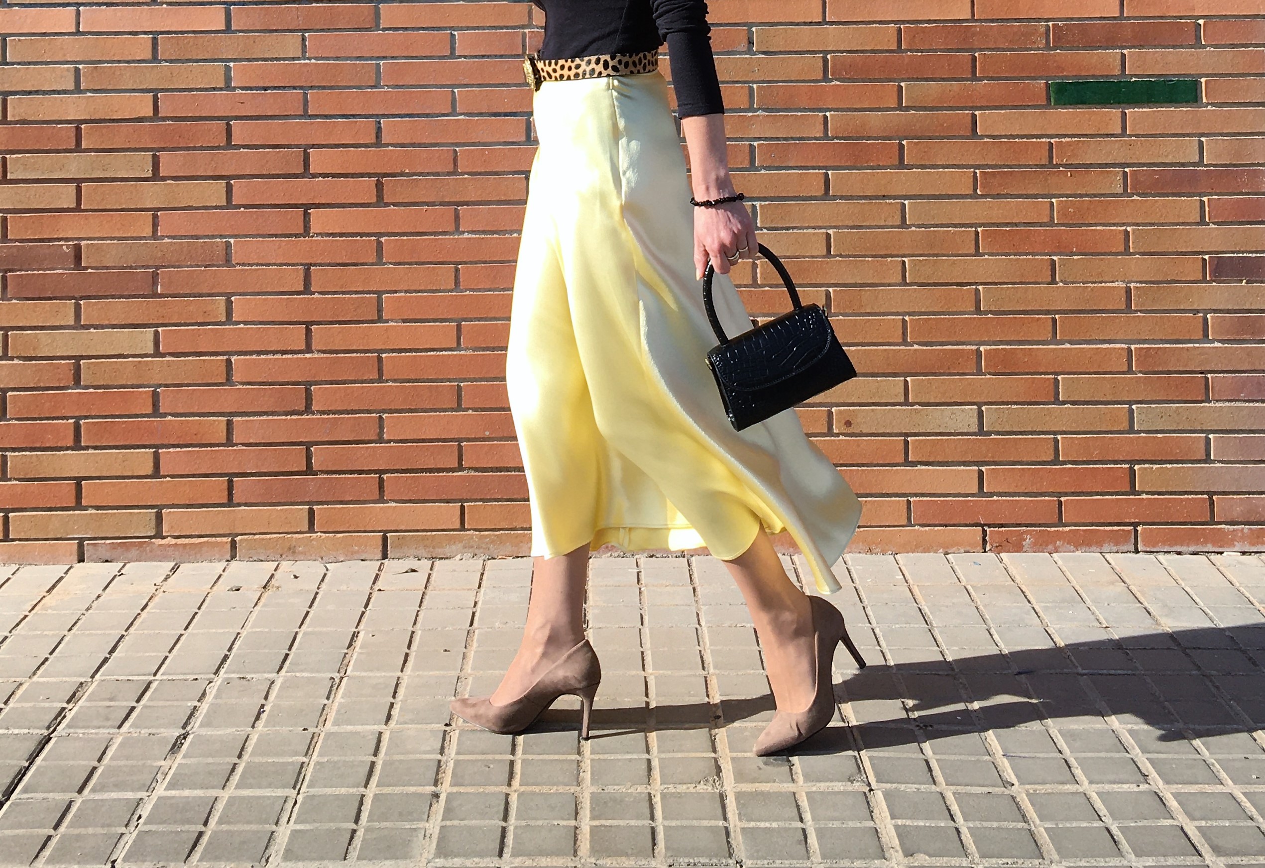 The subtle way to incorporate leopard print to your outfits