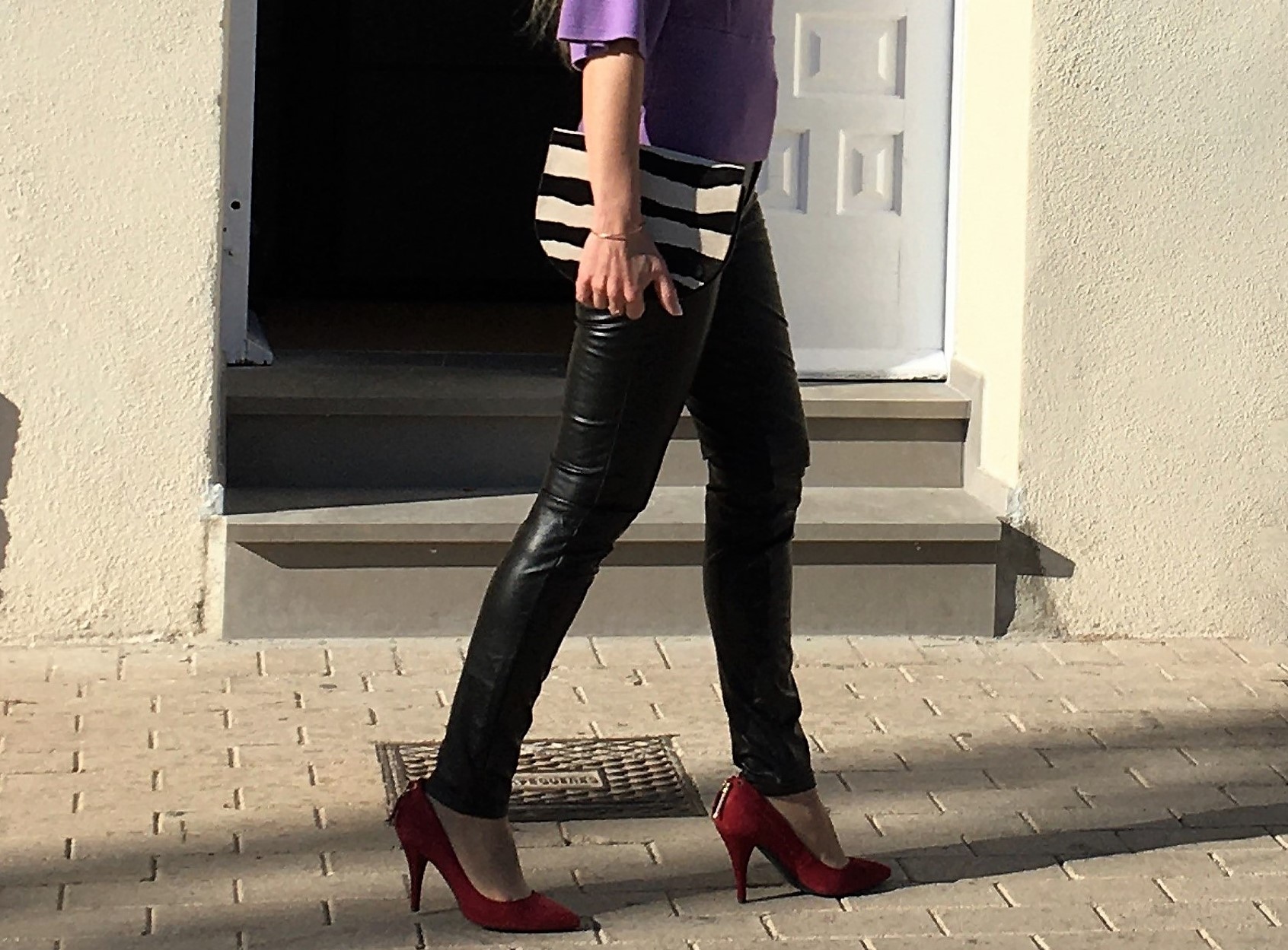 How to accessorize leather-effect pants