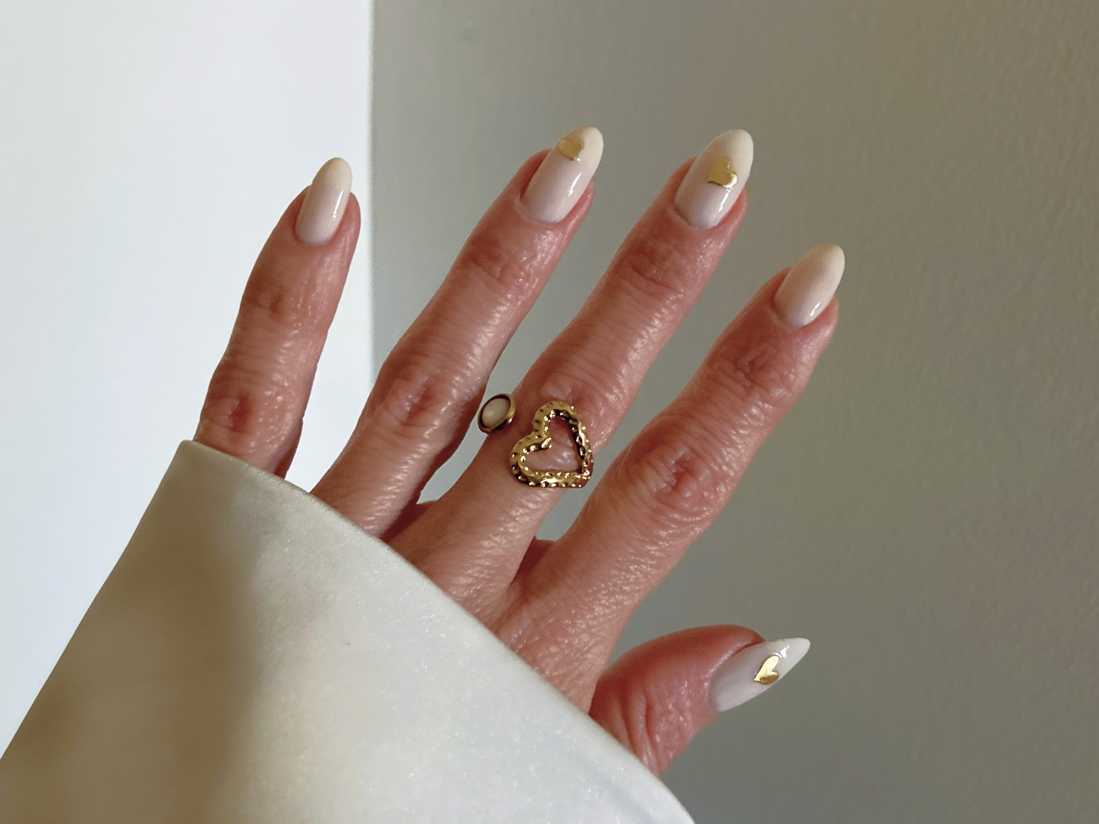 The dainty nail art I’m wearing this Valentine’s Day